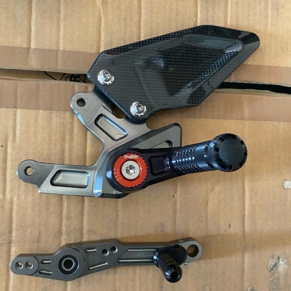Reposapiés ajustables compatibles con BMW S1000RR 2017-2019 S1000R 2018-2020 HP4 HP